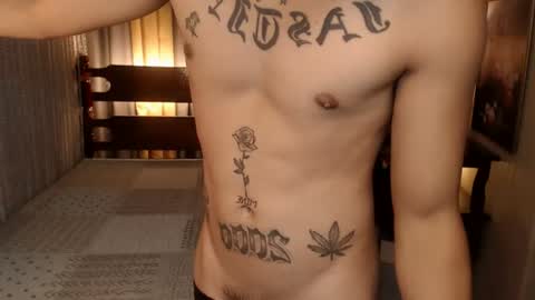justine_hunk online show from June 16, 8:29 am