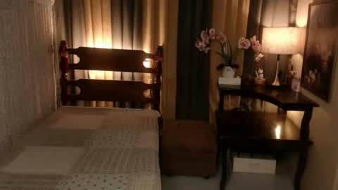 justine_hunk online show from December 16, 2:08 am