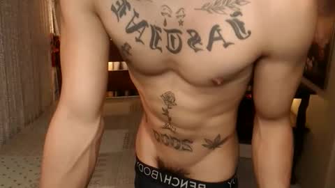 justine_hunk online show from February 25, 5:05 pm