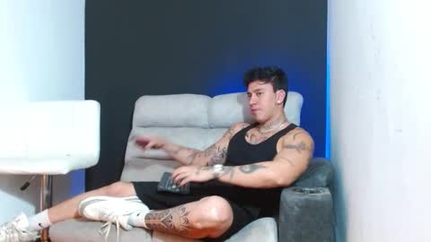 justinfuller_31 online show from February 25, 11:19 pm