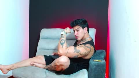 justinfuller_31 online show from February 7, 2:03 am