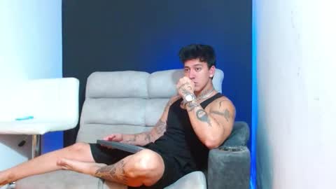 justinfuller_31 online show from February 22, 9:17 pm