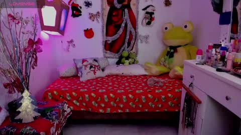 Mia online show from December 20, 4:53 am