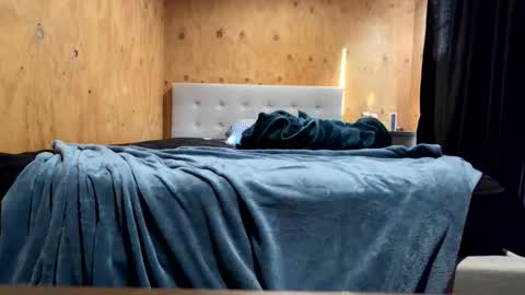 justmoresluts online show from January 31, 8:06 pm