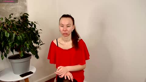 Juja and Kira online show from February 6, 9:06 pm