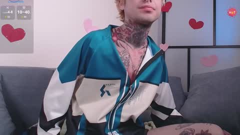 Snapshot of juuzou_kit chatting on February 3, 9:29 pm Juuzou hehim u can call me Juz online show from February 3, 9:29 pm