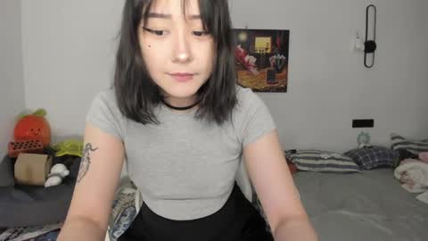 Kaoru online show from April 4, 11:50 am