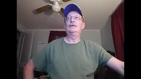 kabriggs137 online show from December 18, 10:35 pm