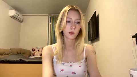 Mia 1st day here online show from July 24, 4:48 pm