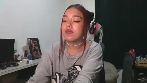 KAHELIINDEPENDENT MODEL online show from November 8, 3:20 am