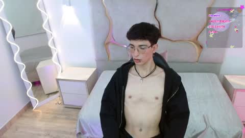 kai_tay1 online show from April 9, 11:38 am