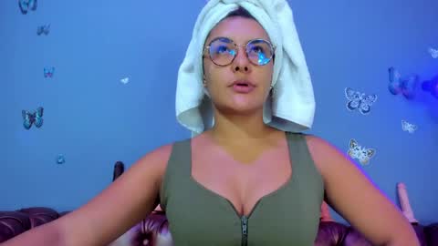kaira_mosse_ online show from June 2, 11:45 am