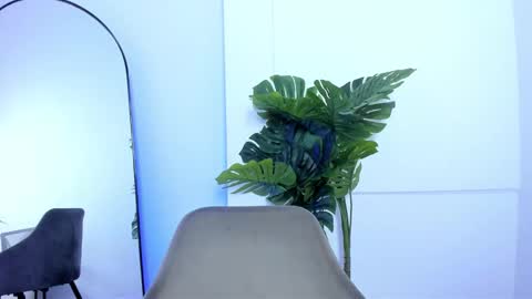 Kali Bloom  online show from February 4, 11:30 pm