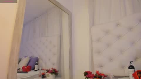Snapshot of kamila_arias chatting on September 12, 1:35 pm online show from September 12, 1:35 pm