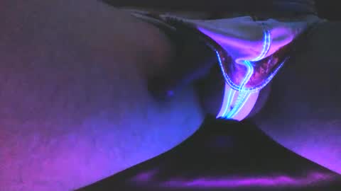 KANGKHLOE online show from October 31, 8:15 am