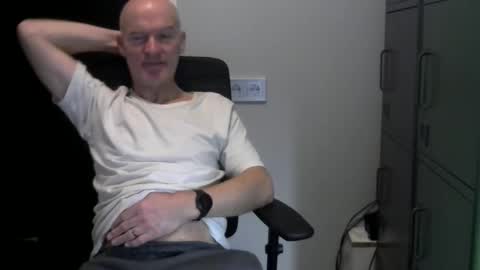 Robbie online show from February 21, 5:54 am