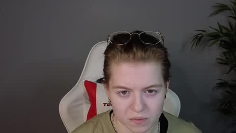 Karen online show from March 26, 9:36 am