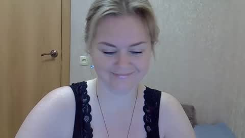 karennelsonx online show from October 24, 11:22 am