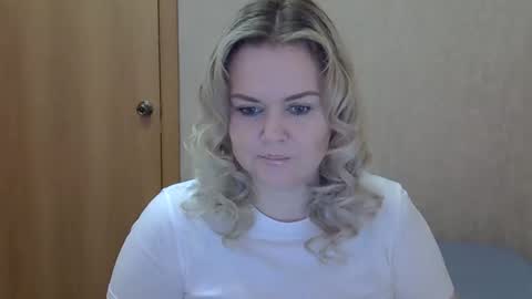 karennelsonx online show from April 8, 9:23 am