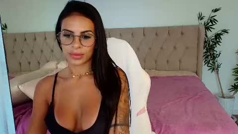 kari_brooks online show from August 4, 11:50 am