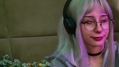 Karina Hayes online show from December 29, 8:00 am