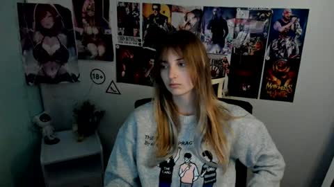 Snapshot of karla_flower chatting on October 19, 12:21 pm Karla online show from October 19, 12:21 pm