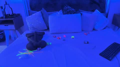 Karla Gonzaless online show from April 16, 8:53 pm