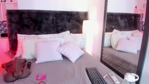 Karla Gonzaless online show from July 5, 11:28 am