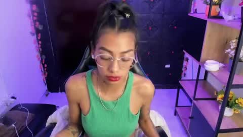 karlaslutskinny__ online show from July 18, 10:45 pm