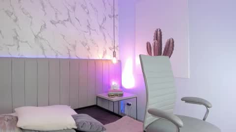 karlla_brown online show from December 4, 3:55 pm