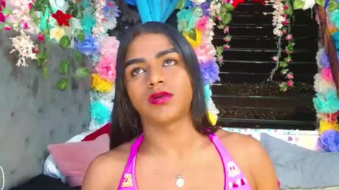 Snapshot of karly_coffe chatting on October 19, 5:34 am KARLY.  online show from October 19, 5:34 am