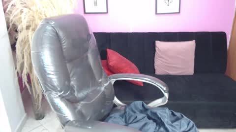 KARLYE online show from September 19, 2:48 am