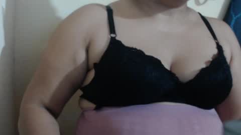 karolbb21 online show from April 13, 1:15 pm