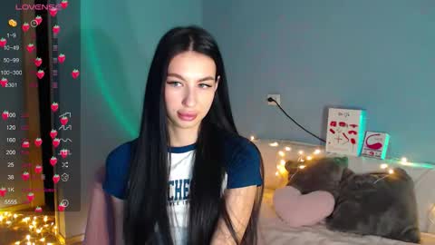 Snapshot of karolina_hottie_ chatting on October 20, 1:43 am Kira online show from October 20, 1:43 am