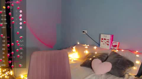 Snapshot of karolina_hottie_ chatting on October 2, 2:43 am Kira online show from October 2, 2:43 am