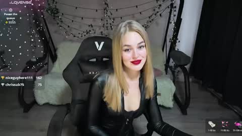 KarolinaHayes online show from June 1, 4:08 pm