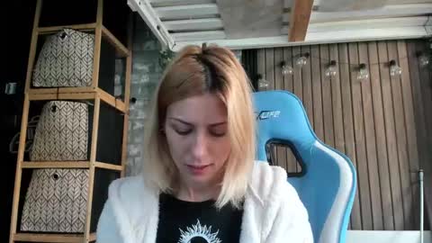 karoline121 online show from September 27, 10:57 am