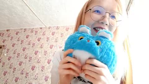 Sara online show from March 3, 7:04 am