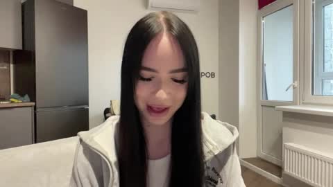 Izzy online show from May 28, 12:25 pm