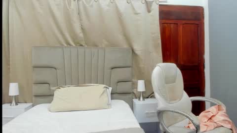 kataleya_zuluaga online show from March 4, 9:29 am