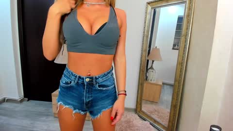 Snapshot of kate_belle chatting on February 6, 8:23 pm Kate online show from February 6, 8:23 pm