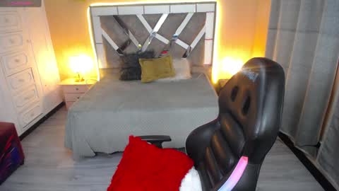 kate_lawrence_ online show from February 8, 3:30 am