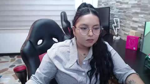 kateanderss online show from November 23, 5:27 am