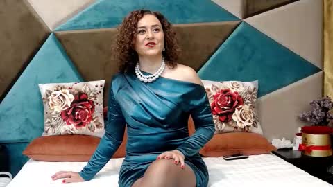 KateQueenston --  online show from October 20, 10:37 pm