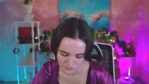 katewillows online show from December 17, 8:10 am