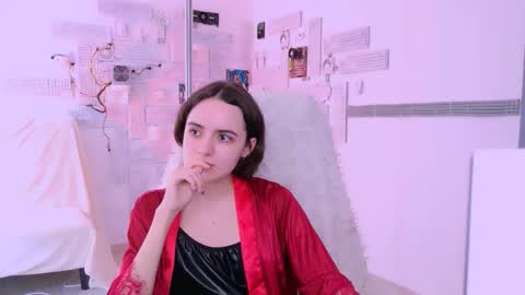 katewillows online show from February 18, 8:03 am