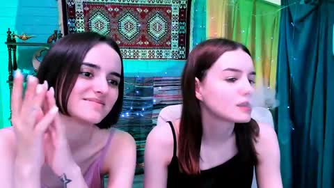 katewillows online show from April 15, 9:01 am