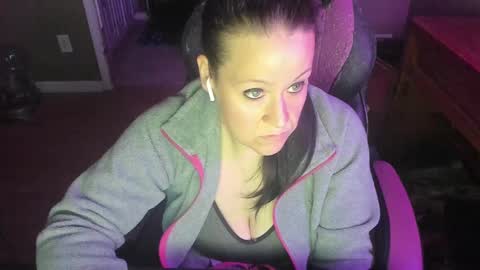 Katie online show from December 8, 2:25 am