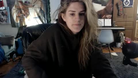 Katie online show from April 3, 4:41 am