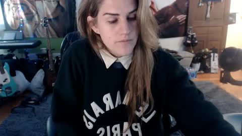 Snapshot of katiecutie_5 chatting on December 5, 3:53 am Katie online show from December 5, 3:53 am